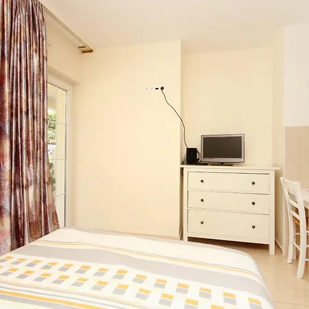 Apartment With Parking Space - Peljesac - 10423 Orebic